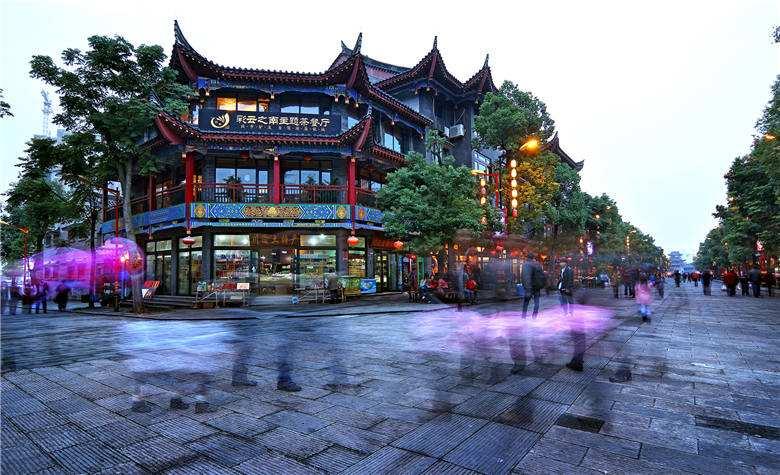 她26岁靠潘金莲爆红,35岁“闪婚闪离”,如今53岁还是孤身一人